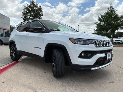 Used 2025 Jeep Compass Limited AWD/4WD image 4
