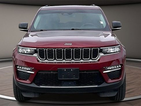 Used 2023 Jeep Grand Cherokee Limited image 3