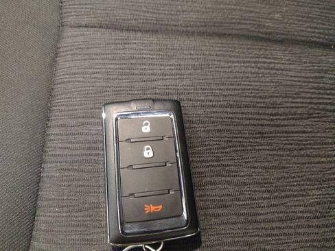 Used 2023 Jeep Grand Cherokee Laredo AWD/4WD image 32