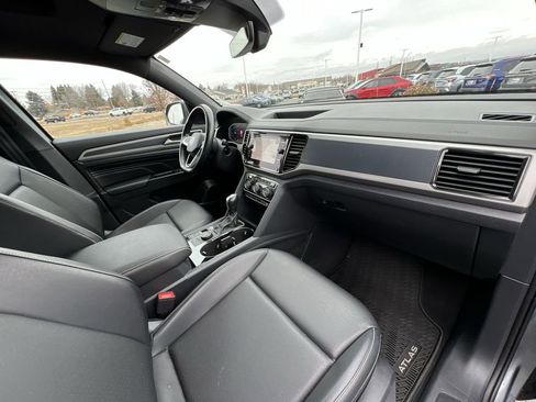 Used 2020 Volkswagen Atlas Cross Sport SEL image 29