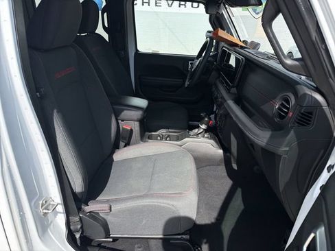 Used 2024 Jeep Wrangler Unlimited Rubicon AWD/4WD image 25