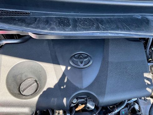 Used 2024 Toyota Sienna XLE Woodland Edition image 33