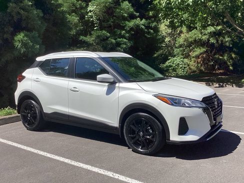 Used 2024 Nissan Kicks SV FWD image 7