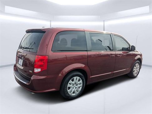 Used 2018 Dodge Grand Caravan SE w/ UConnect Hands-Free Group image 3