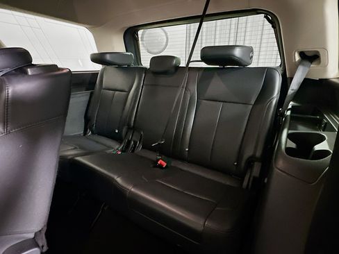 Used 2024 Ford Expedition XLT image 30