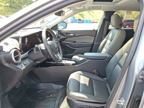 Used 2024 Chevrolet Trax ACTIV w/ Sunroof Package FWD image 13