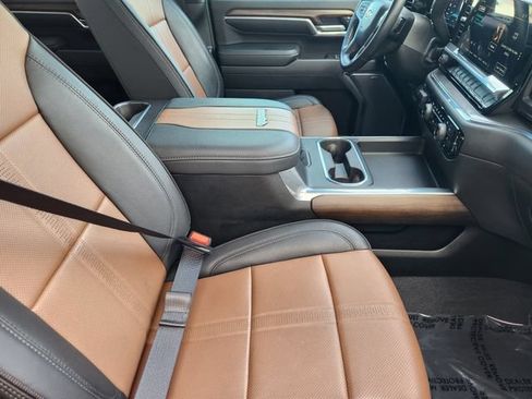 Used 2025 Chevrolet Silverado 2500 High Country w/ Technology Package AWD/4WD image 19