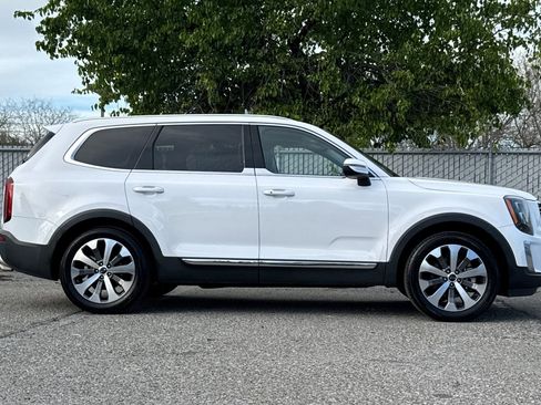 Used 2021 Kia Telluride EX w/ EX Premium Package image 3