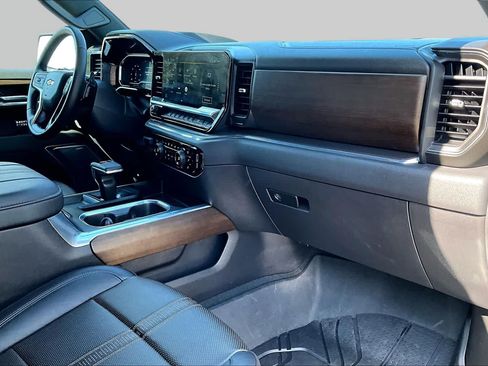 Used 2024 Chevrolet Silverado 1500 High Country w/ High Country Premium Package AWD/4WD image 19