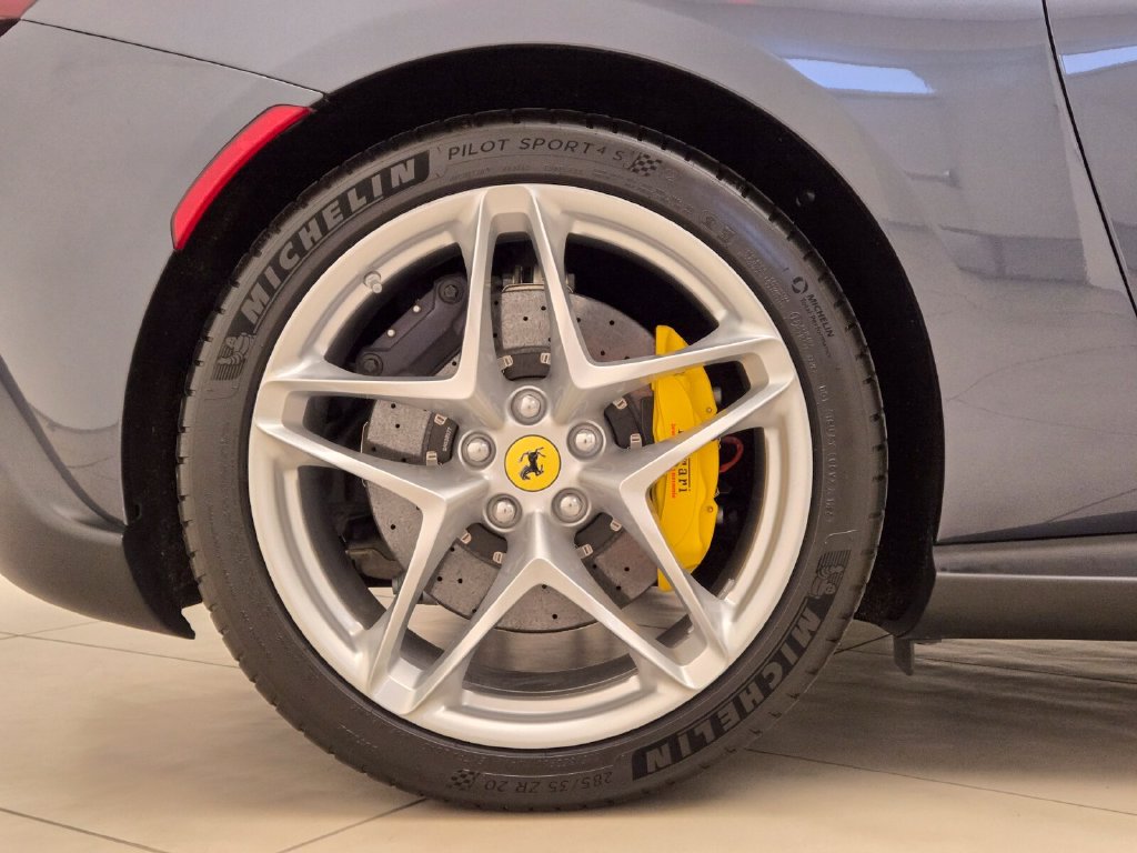 Used 2021 Ferrari Roma RWD image 7