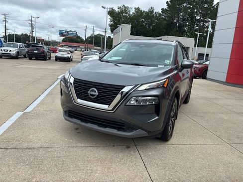 Used 2023 Nissan Rogue SV w/ SV Premium B Package FWD image 3