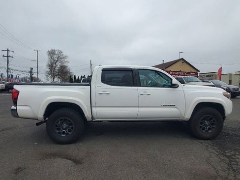 Used 2018 Toyota Tacoma SR5 image 8