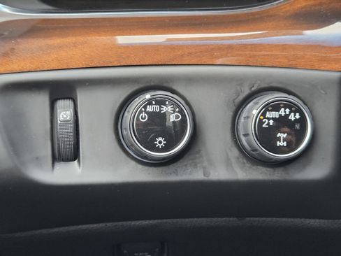 Used 2020 Cadillac Escalade ESV Premium Luxury image 24