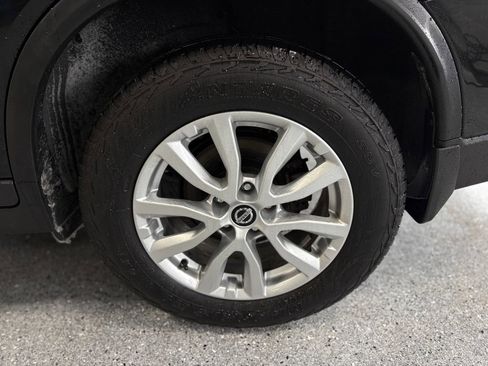 Used 2020 Nissan Rogue SV image 25