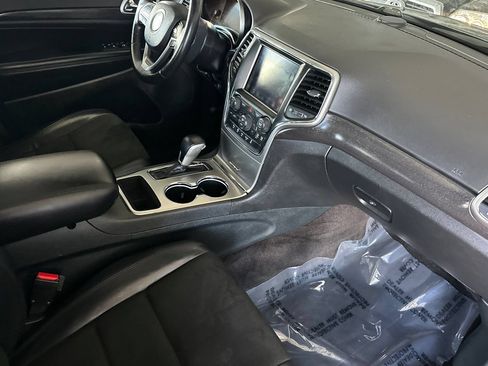 Used 2018 Jeep Grand Cherokee Altitude RWD image 17
