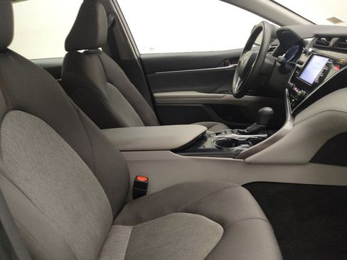 Used 2018 Toyota Camry LE image 21