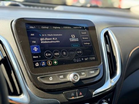 Used 2023 Chevrolet Equinox Premier image 13