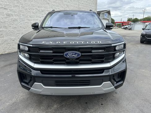 Certified 2025 Ford Expedition Platinum w/ Driver's Package AWD/4WD image 3