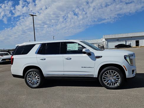 New 2026 GMC Yukon Denali w/ Sun & Power Step Package image 6