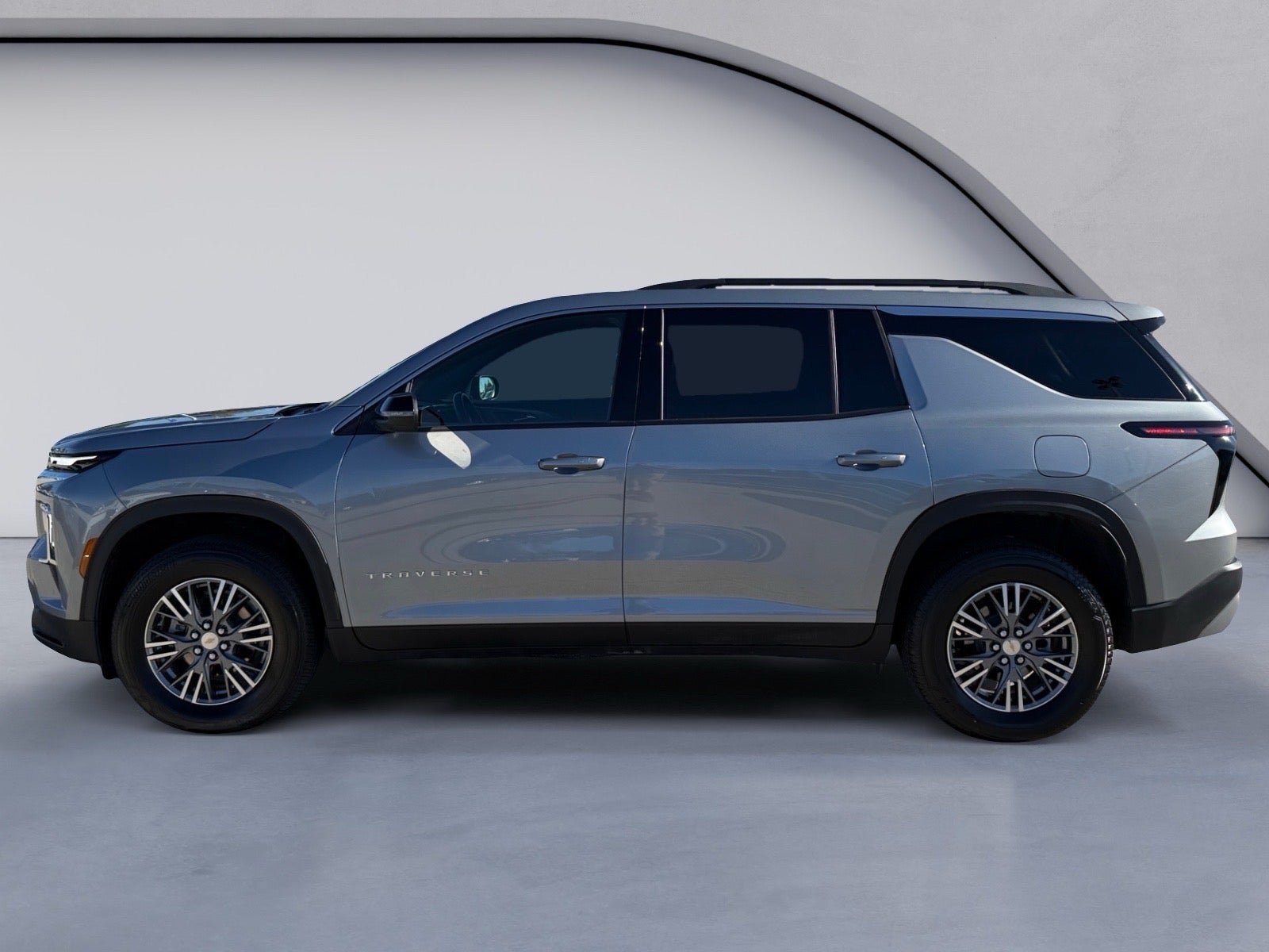 Used 2026 Chevrolet Traverse LT FWD image 2