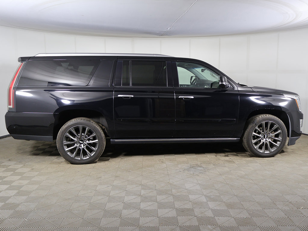 Used 2019 Cadillac Escalade ESV Premium Luxury w/ Escalade Sport Edition AWD/4WD image 17