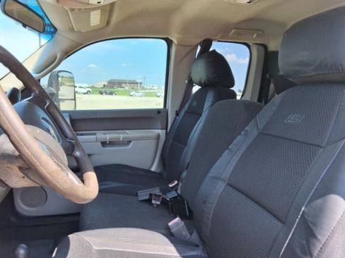 Used 2011 Chevrolet Silverado 3500 W/T AWD/4WD image 10