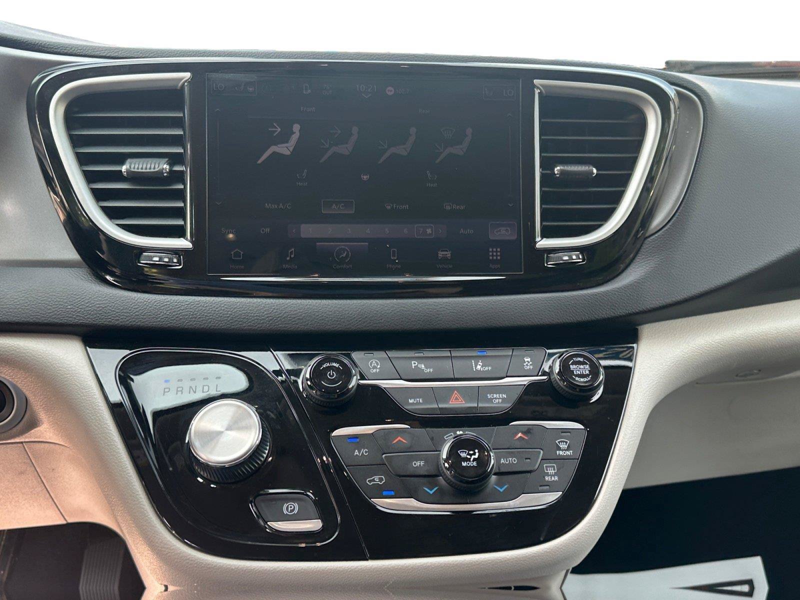 Used 2023 Chrysler Pacifica Touring-L FWD image 21