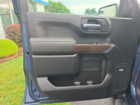 Used 2019 GMC Sierra 1500 SLT w/ SLT Premium Package AWD/4WD image 18