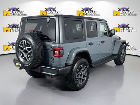 Used 2024 Jeep Wrangler Unlimited Sahara w/ Technology Group AWD/4WD image 5