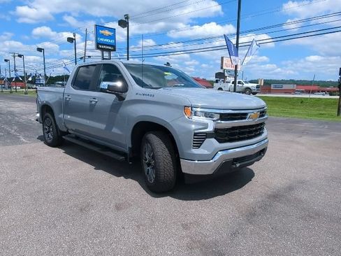 Used 2024 Chevrolet Silverado 1500 LT AWD/4WD image 6