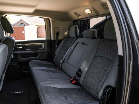 Used 2016 RAM 2500 SLT image 35