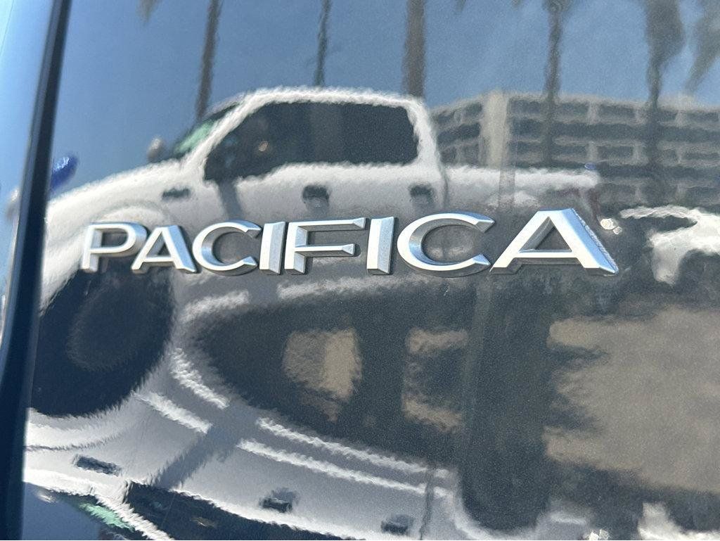 Used 2023 Chrysler Pacifica Pinnacle FWD image 40
