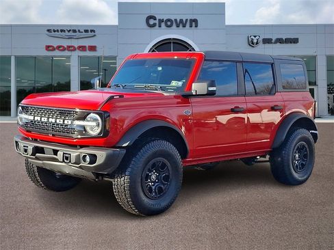 Used 2023 Ford Bronco Wildtrak image 3