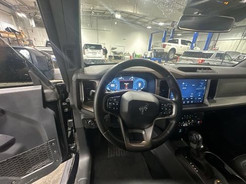 Used 2025 Ford Bronco Outer Banks AWD/4WD image 15
