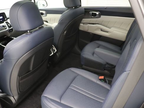 Used 2023 Kia Sorento SX Prestige image 11