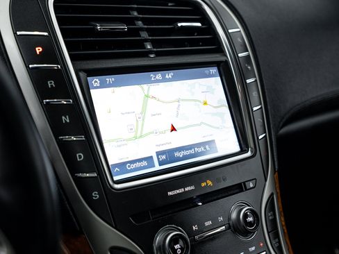 Used 2019 Lincoln Nautilus Reserve image 12