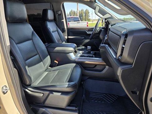 Used 2023 Chevrolet Silverado 1500 LT Trail Boss w/ LPO, Dark Essentials Package image 17