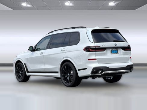 New 2026 BMW X7 xDrive40i w/ M Sport Package AWD/4WD image 3