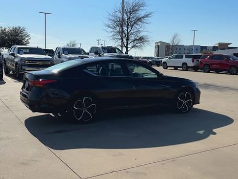 Used 2024 Nissan Altima 2.5 SR image 9