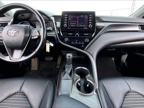 Used 2021 Toyota Camry SE image 15