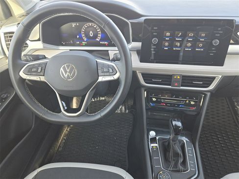 Used 2025 Volkswagen Taos SE image 27