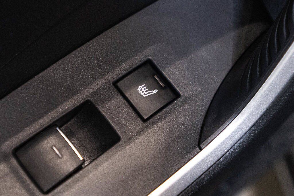 Used 2023 Toyota RAV4 Limited AWD/4WD image 33