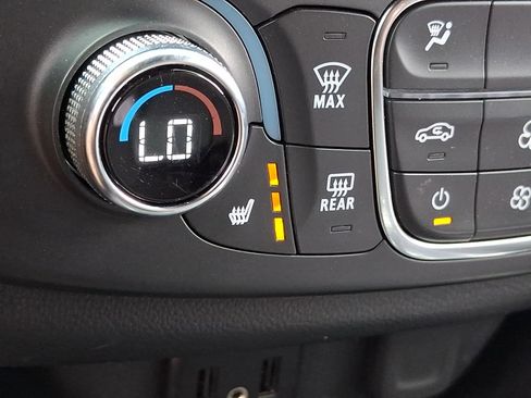 Used 2023 Chevrolet Traverse LT FWD image 31