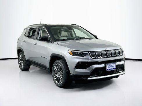 Used 2022 Jeep Compass Limited w/ Elite Group AWD/4WD image 3