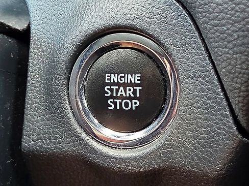 Used 2020 Toyota RAV4 XLE FWD image 19