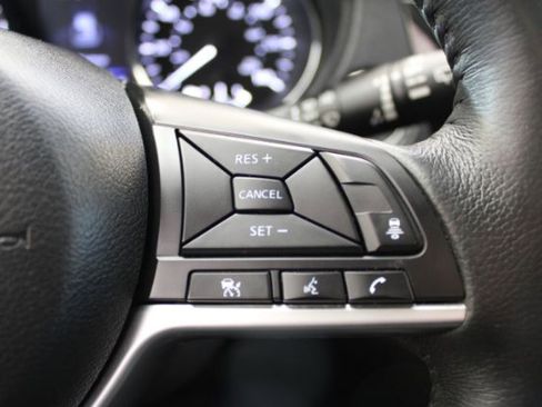 Used 2018 Nissan Rogue SL w/ Premium Package image 13