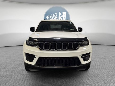 Used 2025 Jeep Grand Cherokee Laredo w/ Luxury Tech Group I image 8