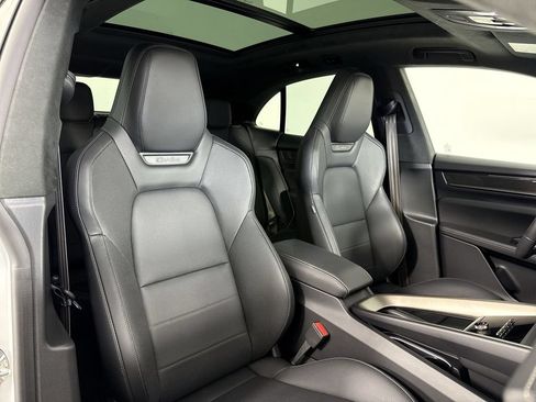 Certified 2025 Porsche Macan Turbo Electric AWD/4WD image 24