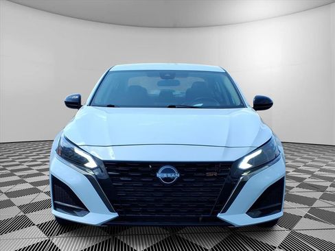 Used 2024 Nissan Altima 2.5 SR FWD image 2