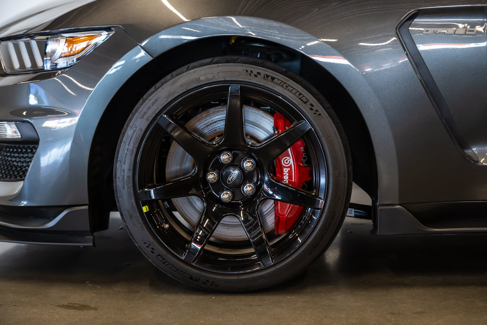 Used 2019 Ford Mustang Shelby GT350R w/ GT350R Equipment Group 920A RWD image 17